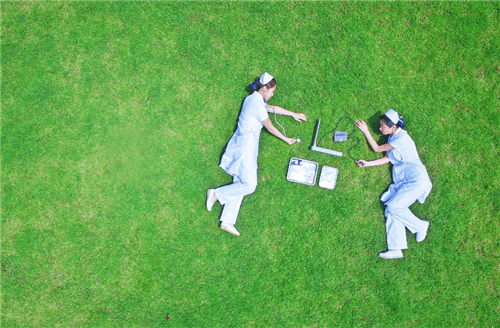 1588898846441512.png 护士3.png